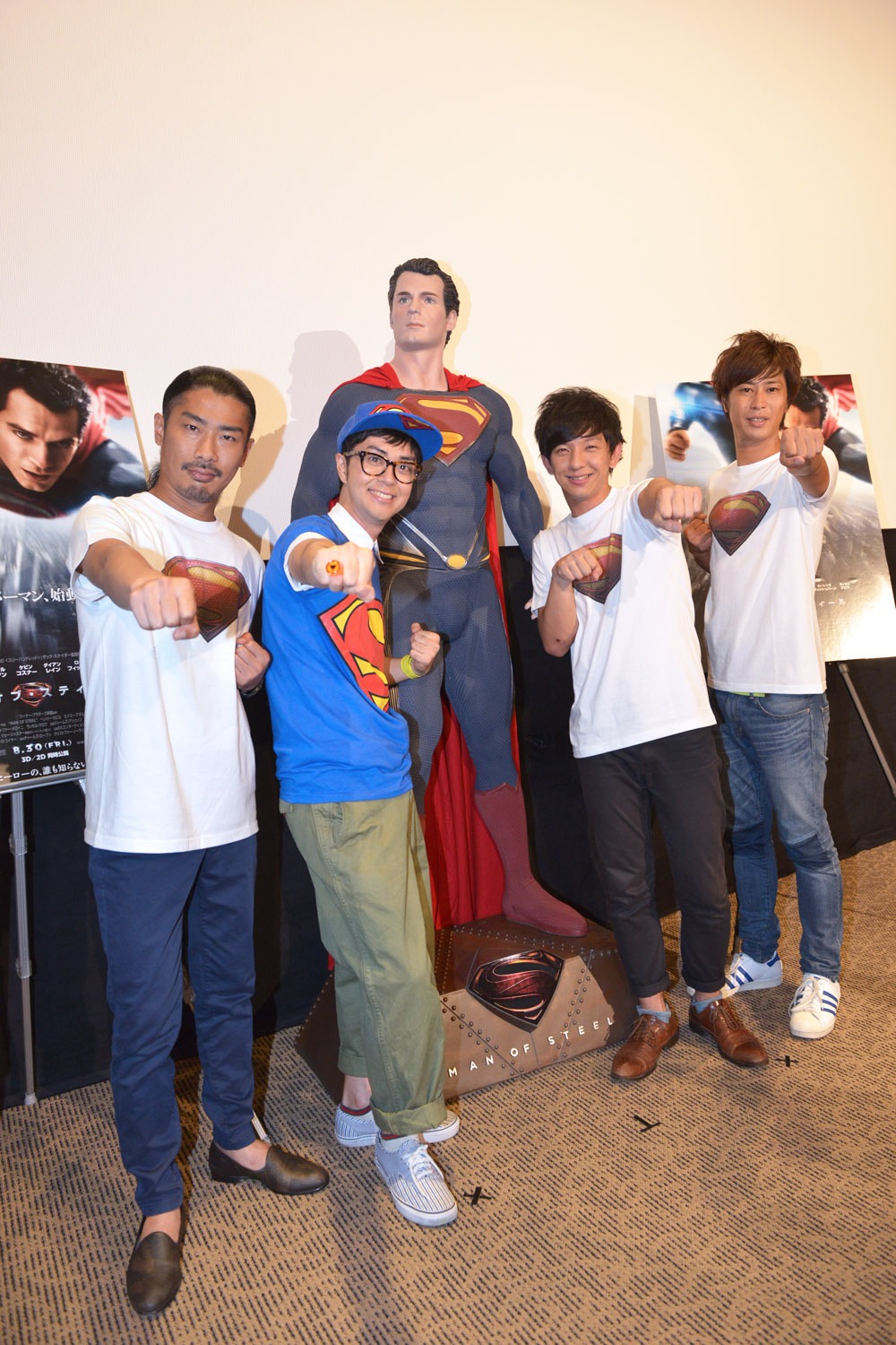 映画「マン・オブ・スティール」の試写会イベントで共演したパンサーとヒャダイン。