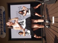 左から菊原結里亜、岡本真依、奥村真友里。