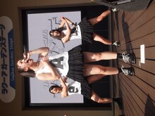 左から菊原結里亜、岡本真依、奥村真友里。