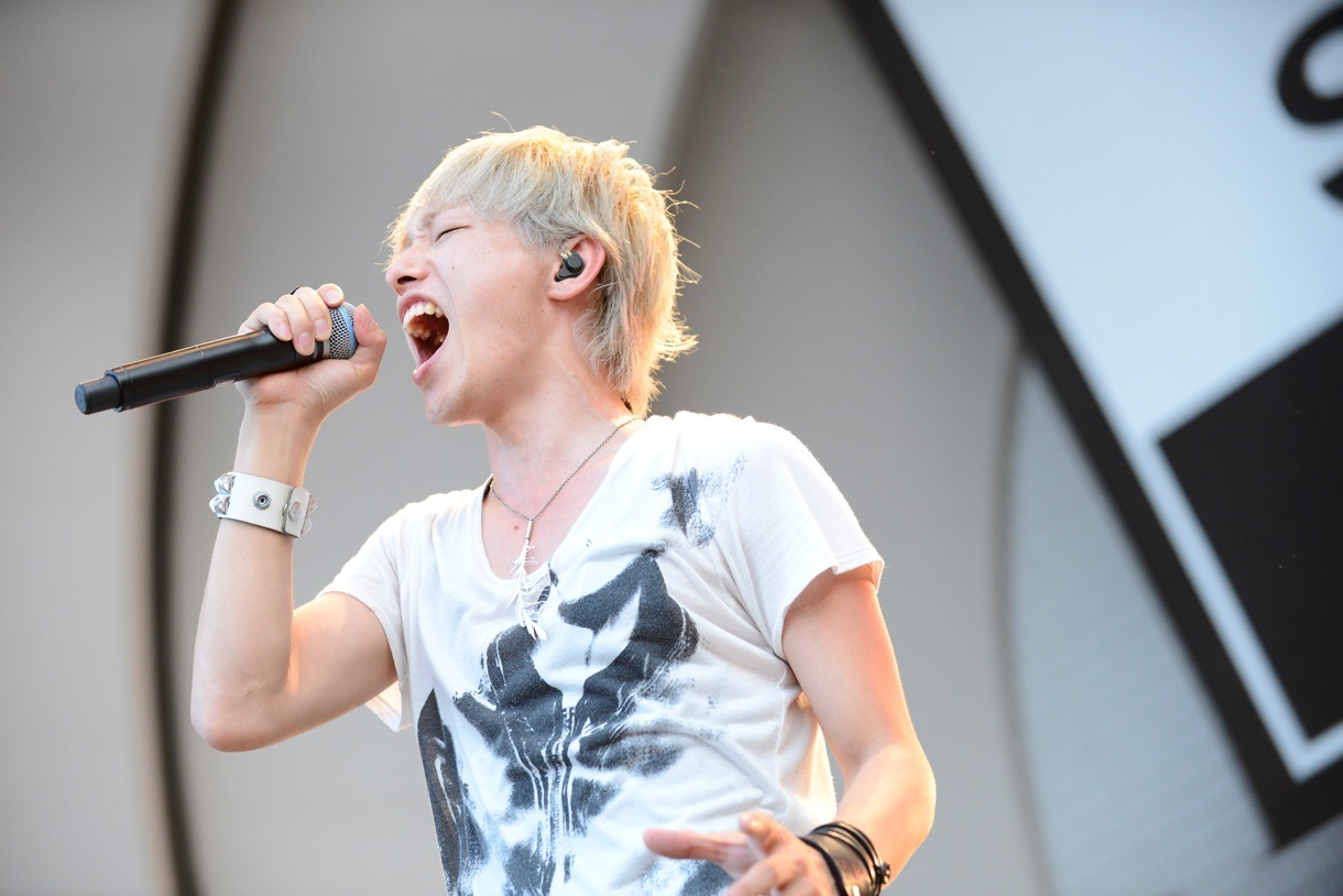 熱いMCでも観客を沸かせていたIKE（Vo）。