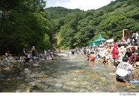 WHITE STAGE手前の川。