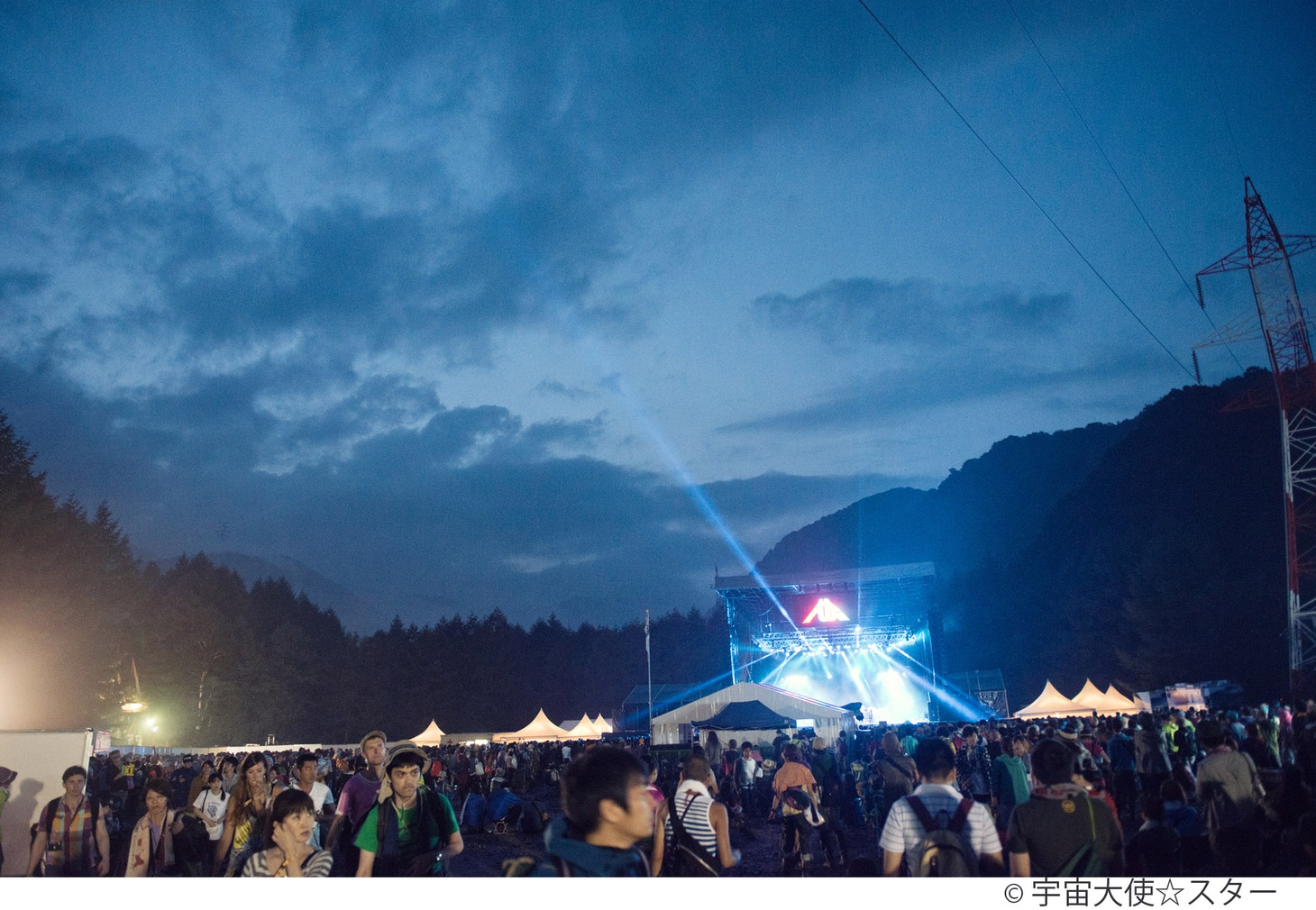 WHITE STAGE