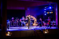 藤井フミヤ「第六十二回伊勢神宮式年遷宮奉祝『鎮守の里』コンサート」の様子。（撮影：五十嵐絢也）