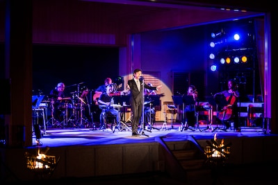 藤井フミヤ「第六十二回伊勢神宮式年遷宮奉祝『鎮守の里』コンサート」の様子。（撮影：五十嵐絢也）