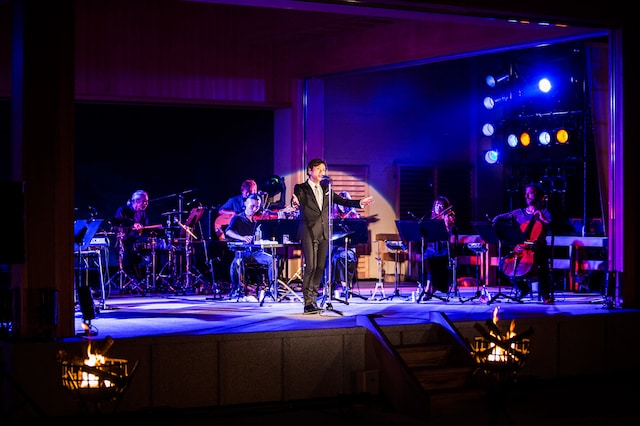 藤井フミヤ「第六十二回伊勢神宮式年遷宮奉祝『鎮守の里』コンサート」の様子。（撮影：五十嵐絢也）