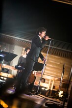 藤井フミヤ「第六十二回伊勢神宮式年遷宮奉祝『鎮守の里』コンサート」の様子。（撮影：五十嵐絢也）