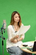 「生片平LOCKS！」生配信中の片平里菜。