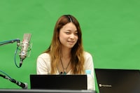 「生片平LOCKS！」生配信中の片平里菜。