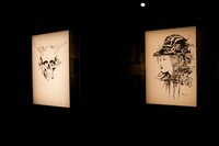 「天野喜孝×HYDE展 天命と背徳～NIPPON EVOLUTION～」プレス発表会中の会場内の様子。