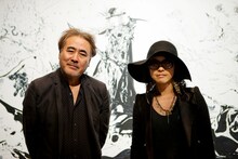 「天野喜孝×HYDE展 天命と背徳～NIPPON EVOLUTION～」プレス発表会より、天野喜孝（写真左）とHYDE（右）。