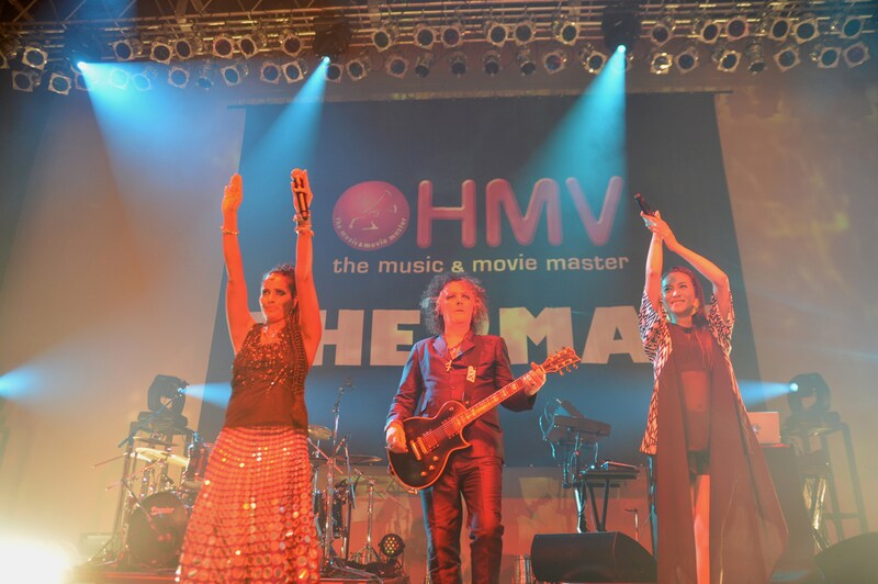 8月7日に東京・Zepp DiverCity TOKYOで行われた柴咲コウとJuno Reactorの2マンライブ「HMV THE 2MAN 柴咲コウとJuno Reactor」の様子。