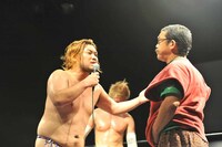 ビッグダディに詰め寄る男色ディーノ。