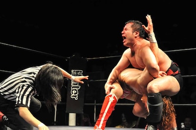 最後はアントーニオ本多が卍固めで福田洋からギブアップを奪う。