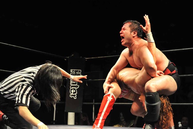 最後はアントーニオ本多が卍固めで福田洋からギブアップを奪う。