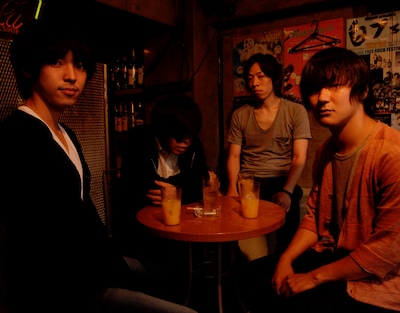 それでも世界が続くなら。左から2番目が篠塚将行。