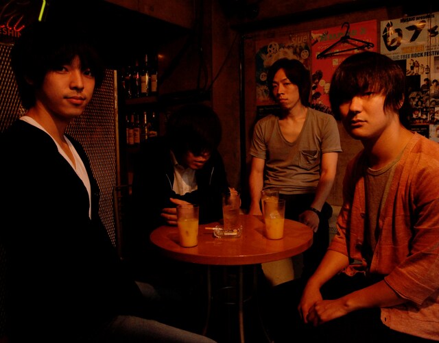 それでも世界が続くなら。左から2番目が篠塚将行。