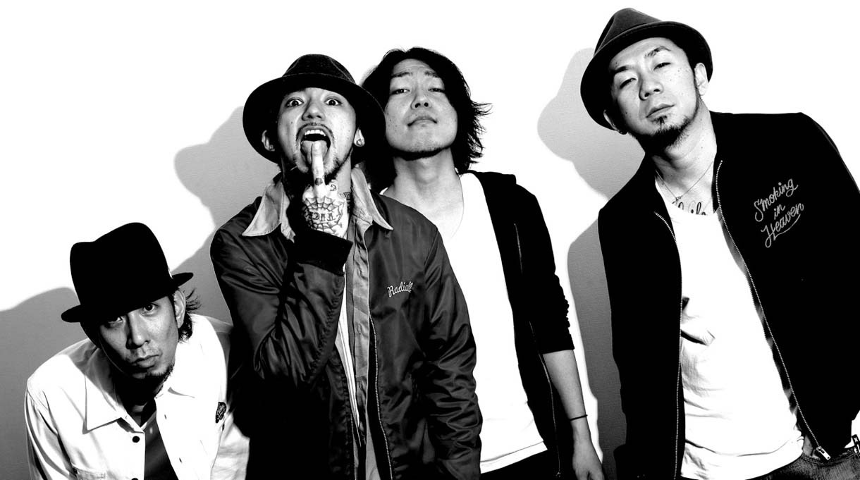 JESSE and The BONEZ（左から2番目がJESSE）