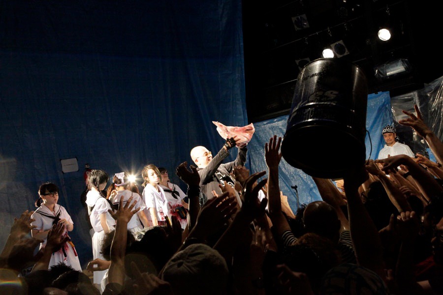 8月7日に東京・WWWで行われたライブイベント「BiS階段」の様子。