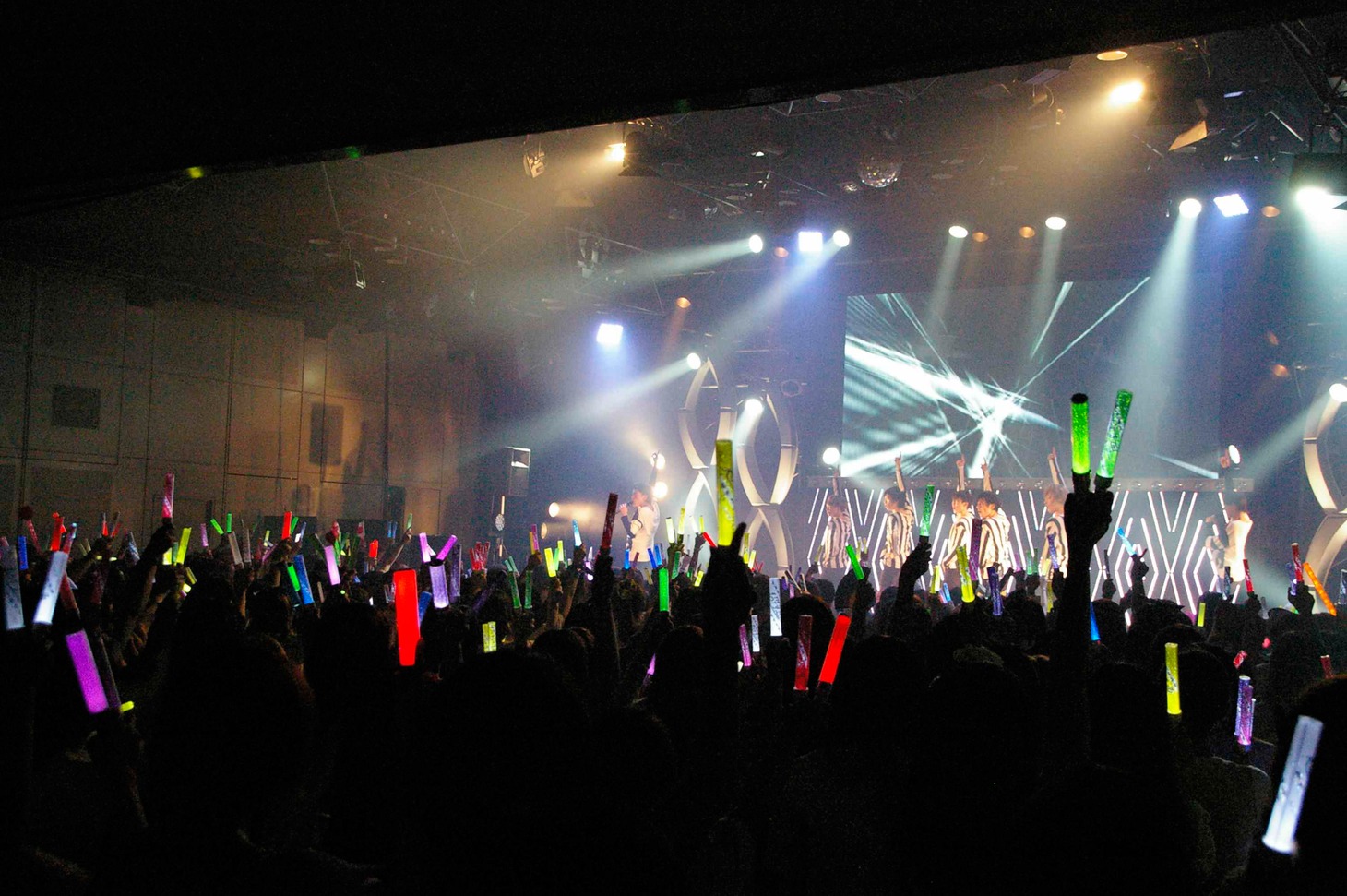 昨日8月8日に東京・原宿クエストホールで行われた超特急のファンイベントの様子。