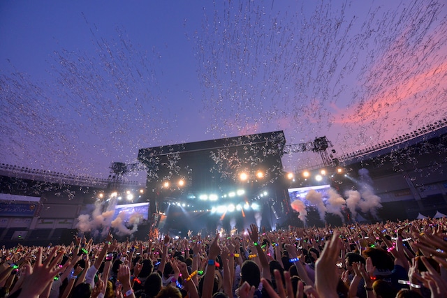 BUMP OF CHICKENが8月9日に千葉・QVCマリンフィールドで行ったスタジアムライブの模様。（撮影：古渓一道）