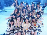 SKE48「美しい稲妻」収録時のオフショット。