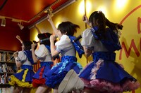 乙女新党のインストアイベントの模様。