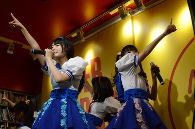 乙女新党のインストアイベントの模様。