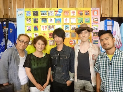 「V.I.P.-サザンオールスターズ-」の出演者たち。左からバッファロー吾郎A、友近、光村龍哉、蔦谷好位置、AFRA。