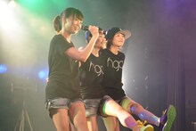 「圧倒的なスタイル」でラインダンスをするNegicco。