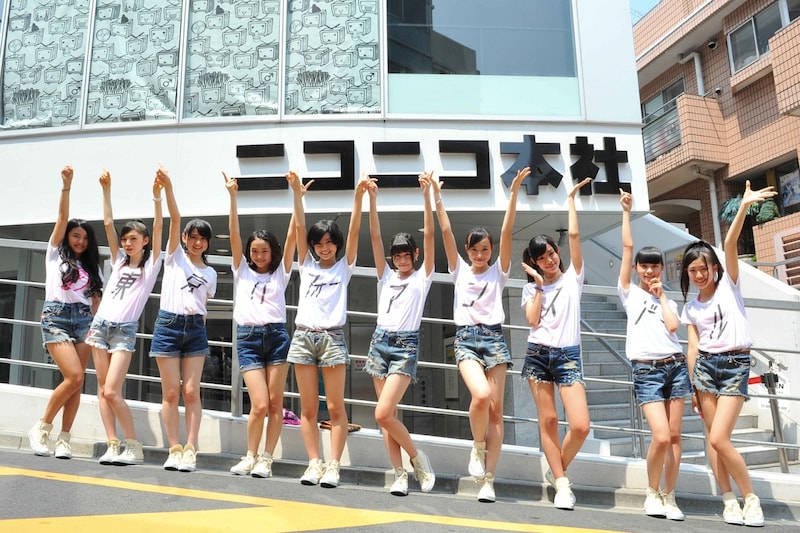 原宿ルイード跡地(現・ニコニコ本社)を訪れた東京パフォーマンスドール。