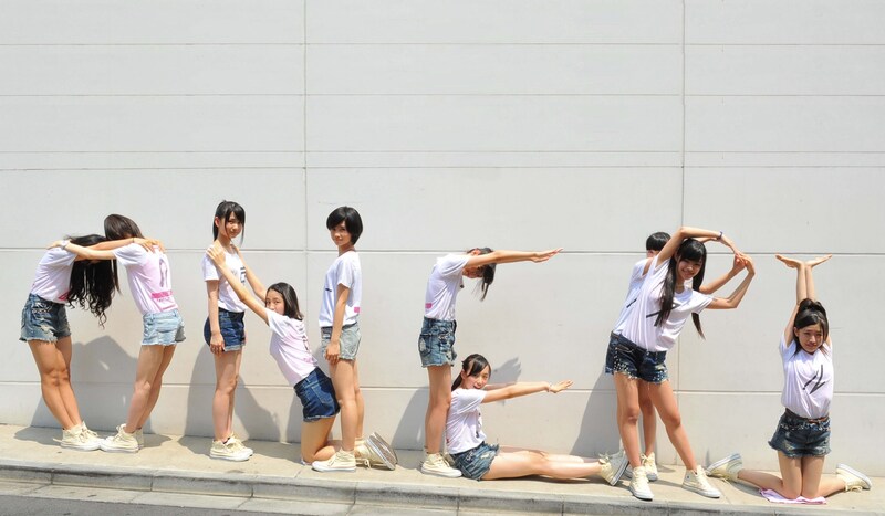 人文字で「ONERI」を表現する東京パフォーマンスドール。