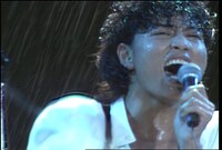 映画「ベイビー大丈夫かっ BEATCHILD1987」より、岡村靖幸。 (c)BEATCHILD1987 製作委員会