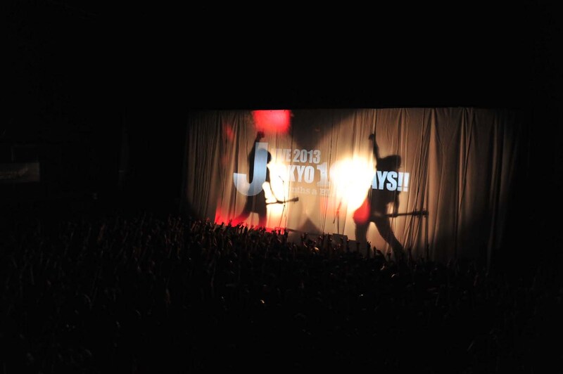 「J LIVE 2013 TOKYO 10 DAYS!! - 5 Months a BLAZE - BIRTH FLAME -Ignition-」の模様。