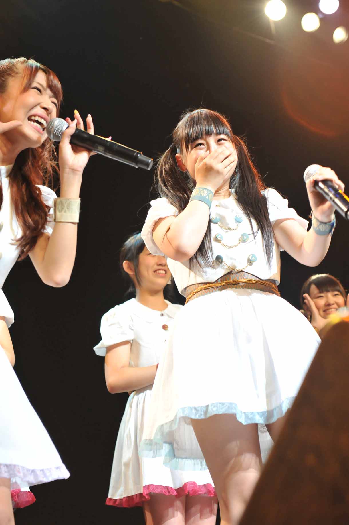 感極まって泣き出す城崎はるな。