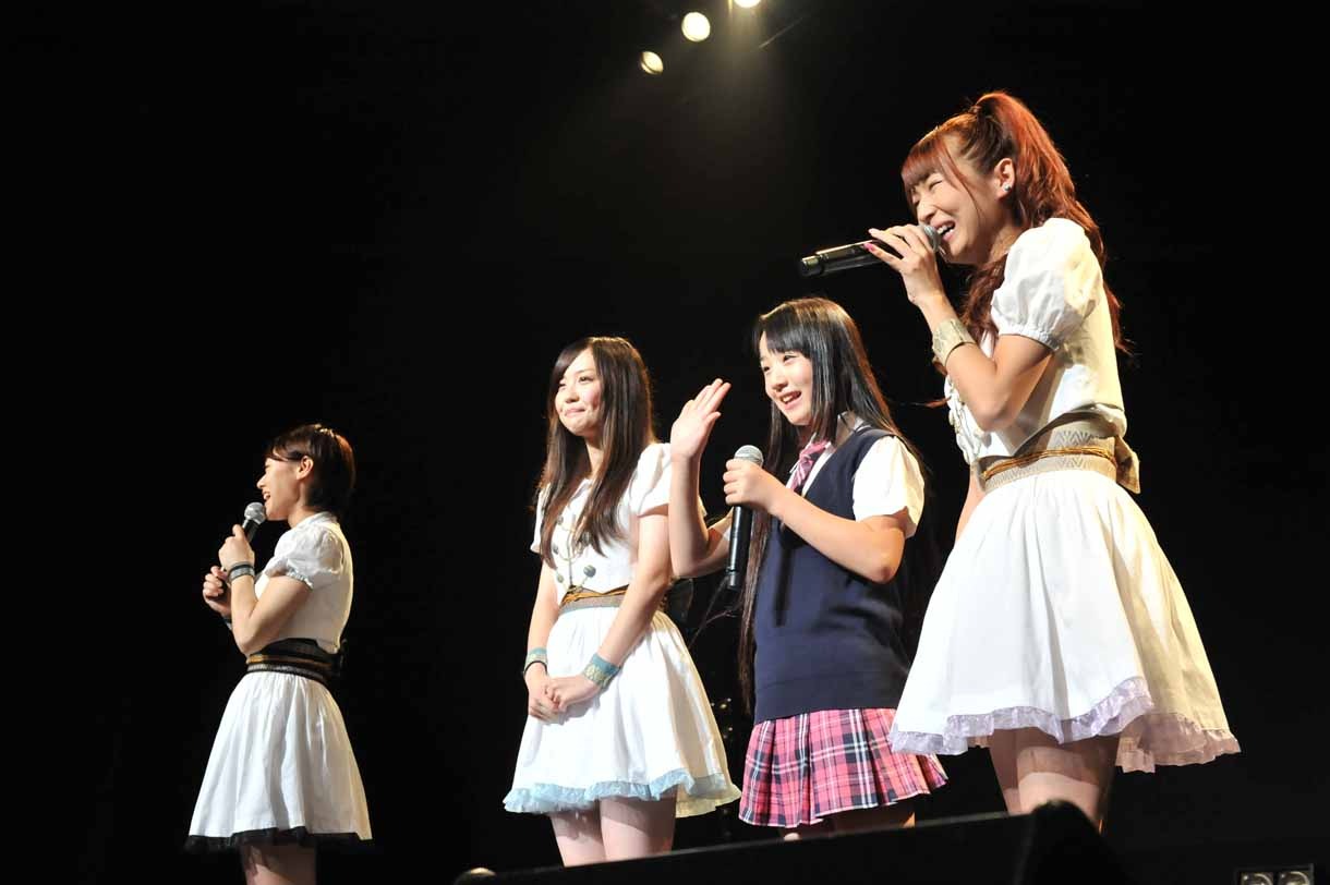 新メンバー2名を紹介する深瀬智聖と杉本ゆさ。