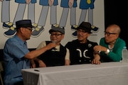 左から畠山桃内(伊武雅刀)、細野晴臣、坂本龍一、咲坂守(小林克也)。(Photo by TEAM LIGHTSOME)
