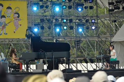 左から矢野顕子、清水ミチコ。（Photo by TEAM LIGHTSOME）