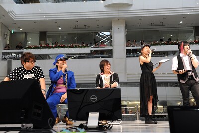 「ニコニコ夏マスター特番！ in 池袋サンシャインシティ噴水広場 公開生放送」の模様。