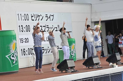 SHINee「Boys Meet U」歌唱時の様子。