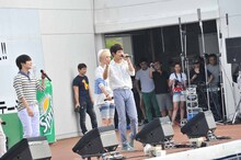 SHINee「Boys Meet U」歌唱時の様子。