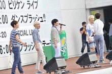 SHINee「Boys Meet U」歌唱時の様子。