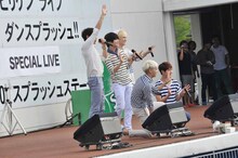 SHINee「Boys Meet U」歌唱時の様子。