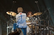 松岡充と赤松芳朋(Dr)。