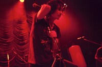 氏原ワタル（Vo, G）(c) shimboyuki