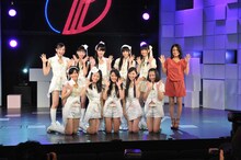 東京パフォーマンスドール（写真左）と木原さとみ（右）。