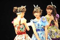 荻野可鈴からメンバーに向けて手紙が読まれた際の様子。