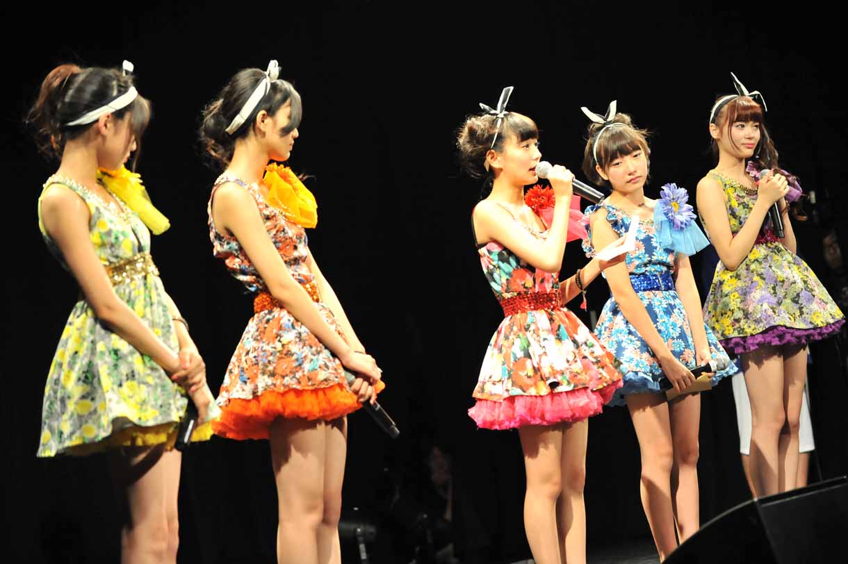 荻野可鈴からメンバーに向けて手紙が読まれた際の様子。