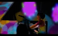 菅野よう子「piano me」パフォーマンスの様子。