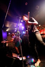 「MASH A&R presents MASH FIGHT! -Vol.1.5-夏のセミファイナル！」東京公演に出演したTHE ORAL CIGARETTES。（撮影：Viola Kam [V'z Twinkle]）