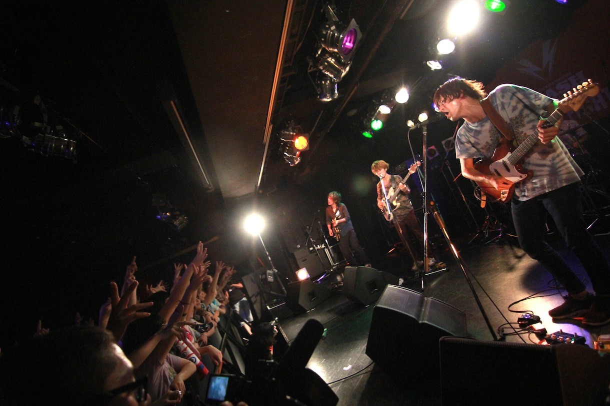 「MASH A&R presents MASH FIGHT! -Vol.1.5-夏のセミファイナル！」大阪公演に出演したフレデリック。（撮影：迫田ひとみ）